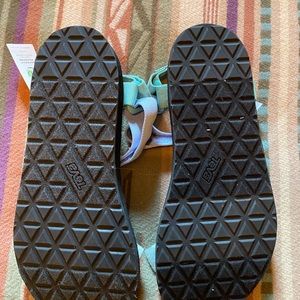Size 10 womens Tevas brand new